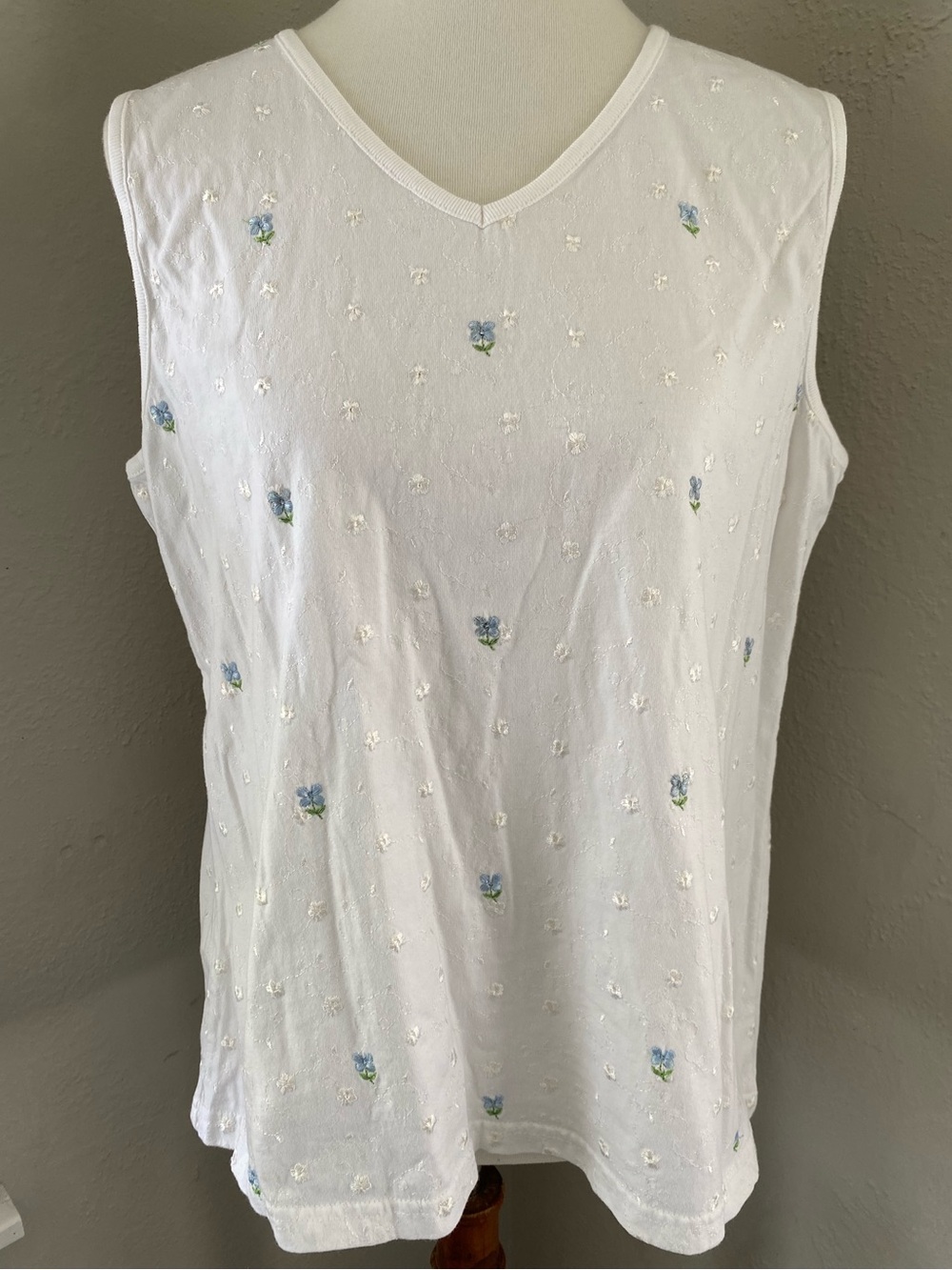 Vtg Y2K Blue Floral Embroidered Cottagecore Whimsy Boho Classic White Tank Top